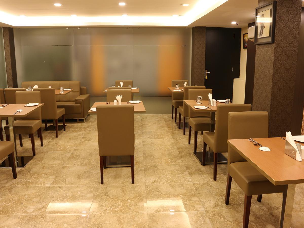 Oyo 662 Hotel Comfotel Kolkata Bagian luar foto