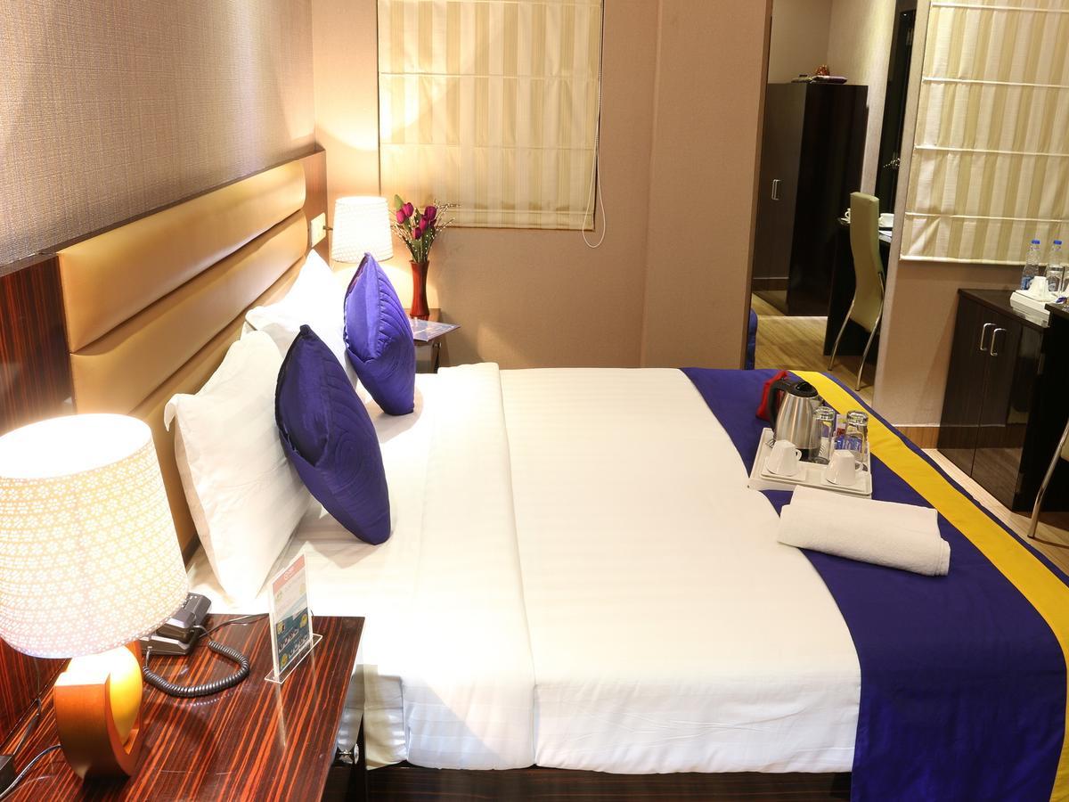Oyo 662 Hotel Comfotel Kolkata Bagian luar foto