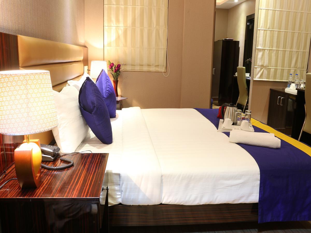 Oyo 662 Hotel Comfotel Kolkata Bagian luar foto